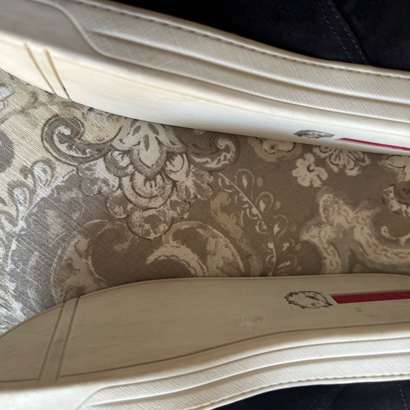 Prada - Picture 6 of 6